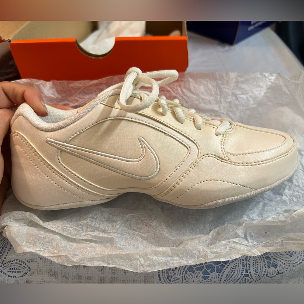WMNS Musique VII SL Sneakers